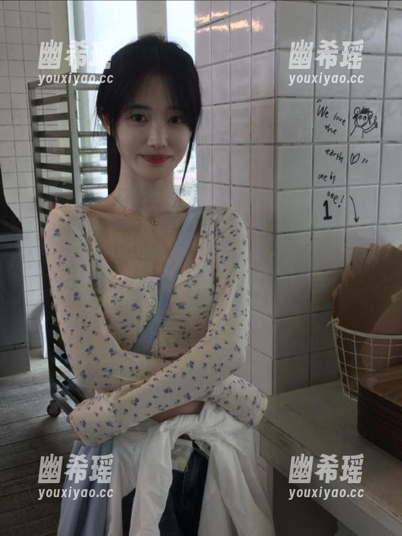 51吃瓜 吃瓜别停,苹果版51吃瓜今日带来“打祥不到位”的故事!