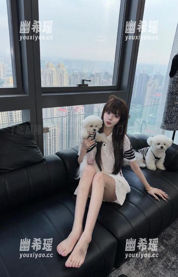 今天在吃瓜网，热门大瓜的热度帮我消耗了好几个小时。
