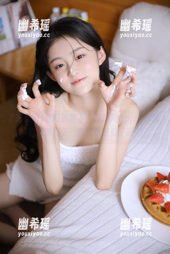 朝阳照耀下，吃瓜网app让你轻松泡茶聊天，今天你吃瓜了吗？