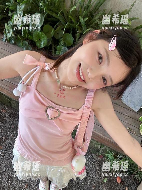 明星黑料网 我从“明星黑料网”网址上翻了翻,结果手抖了三次!
